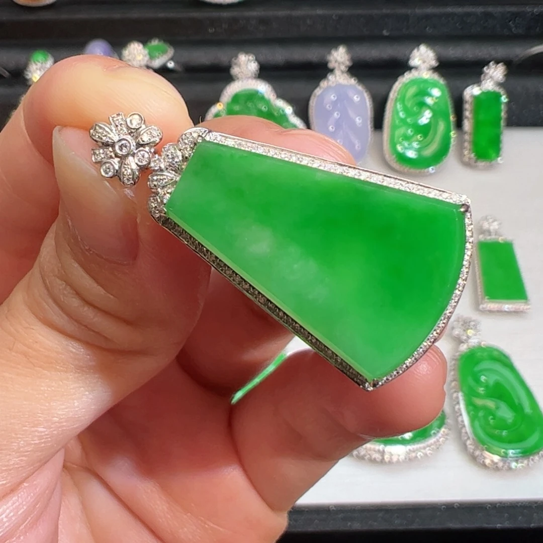 翡翠吊坠(不含链)18K金镶嵌