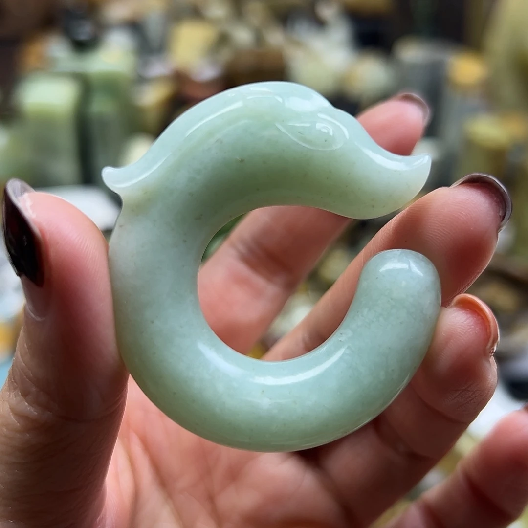 岫玉未镶嵌颈饰天青冻玉猪龙