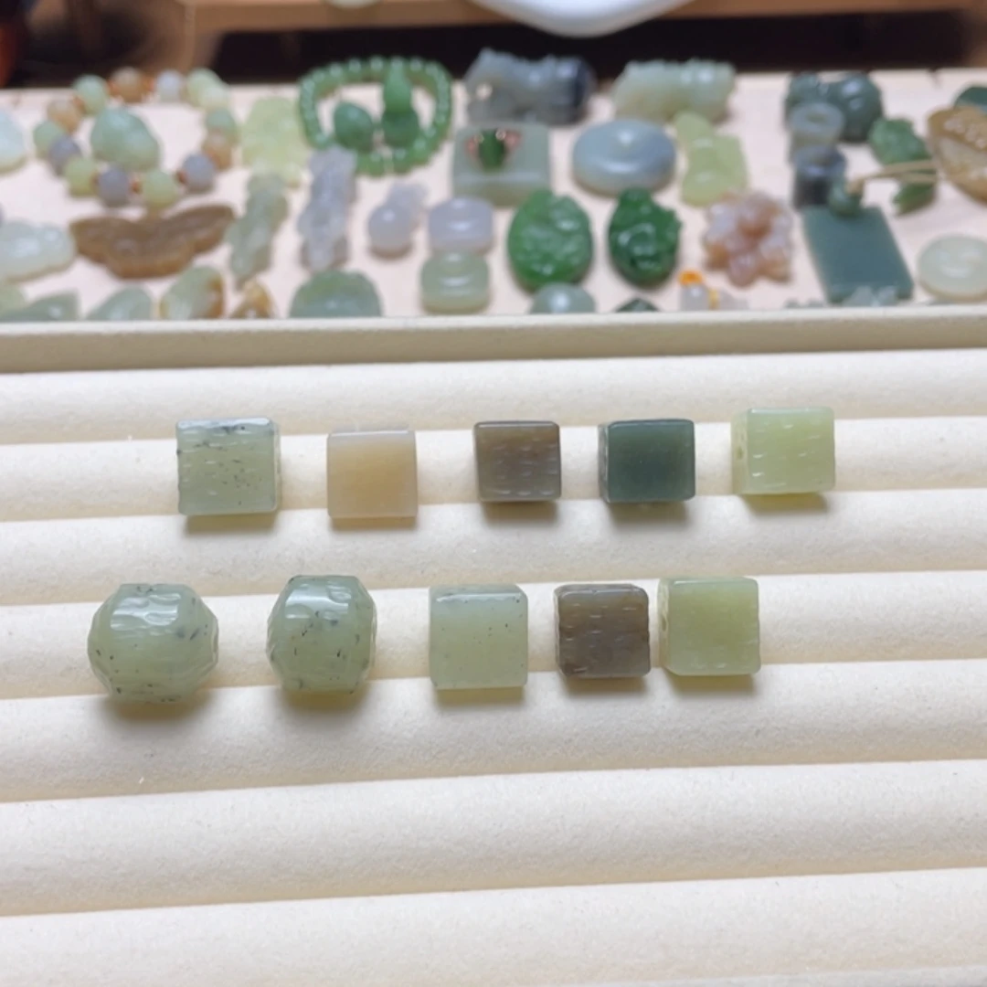 和田玉未镶嵌吊坠(不含链)一个