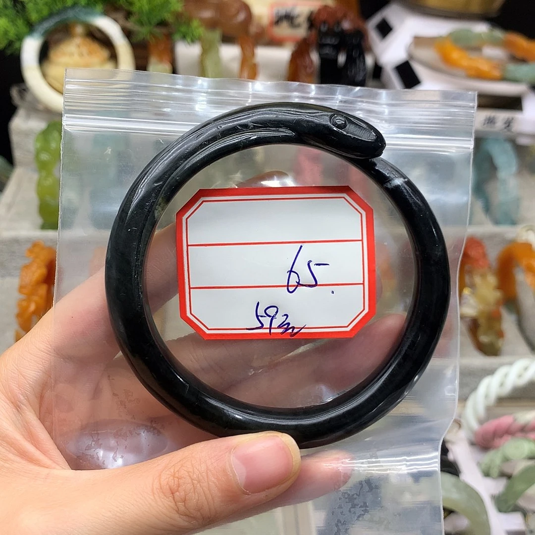 蛇纹石玉未镶嵌手镯宝*妞