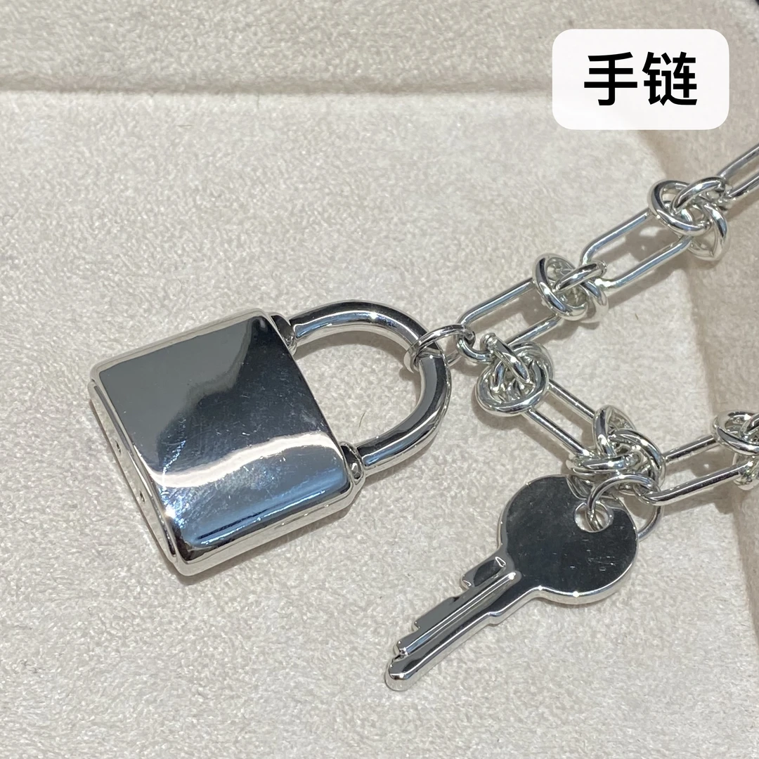 铜合金锆石手链 个性百搭吊坠锁重工小熊手链8360