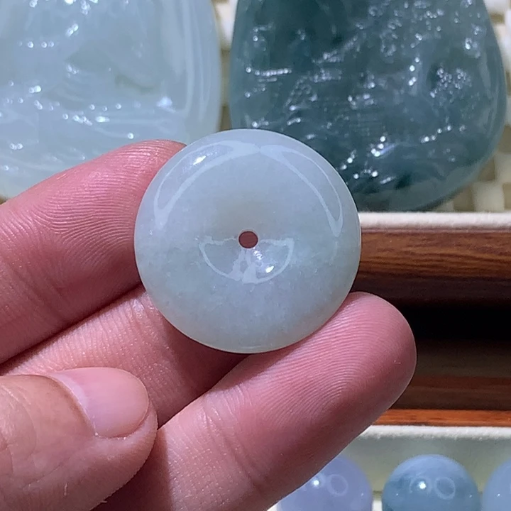 翡翠未镶嵌颈饰平安扣