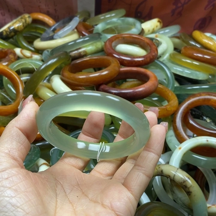 海***。蛇纹石玉未镶嵌手镯