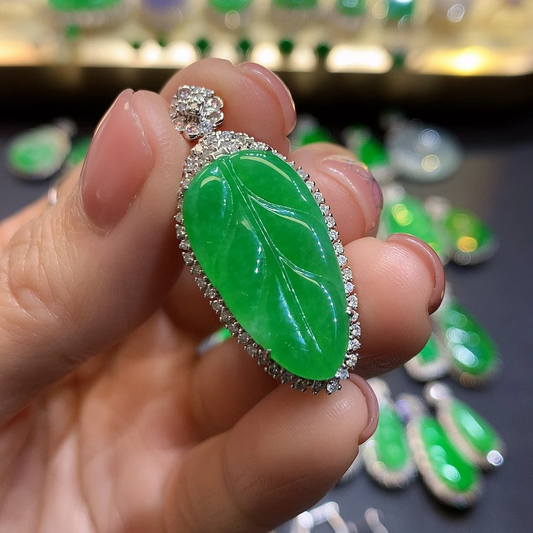 翡翠吊坠(不含链)18K金镶嵌