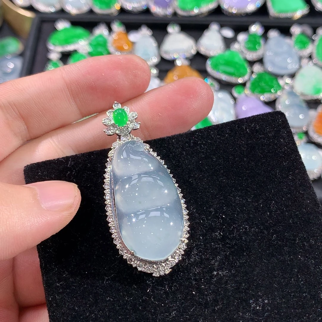 翡翠18K金镶嵌颈饰