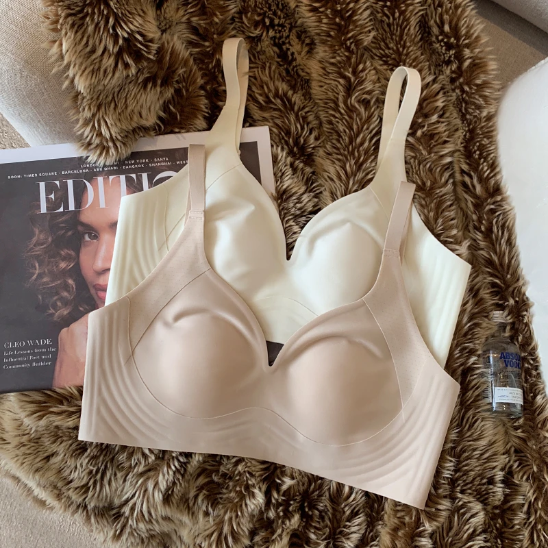提未苏无痕云朵内衣女薄款大胸显小显瘦兔耳朵杯无钢圈防下垂文胸
