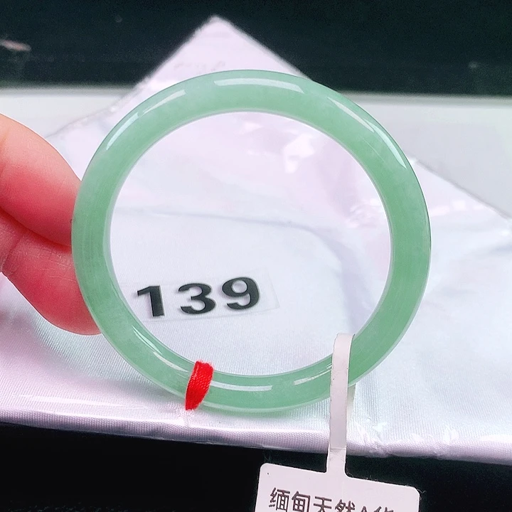 翡翠未镶嵌手镯（圆镯）139