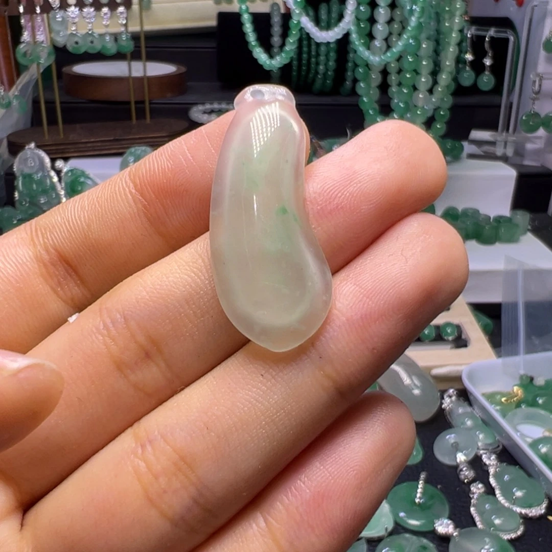 石英质玉未镶嵌颈饰