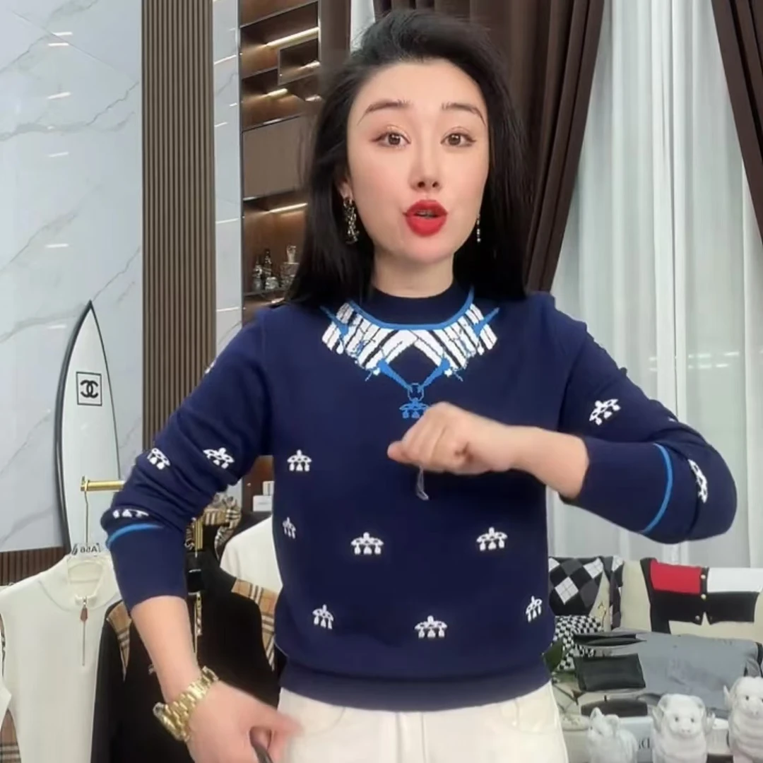 深圳南油双面提花圆领套头蓝色毛衣