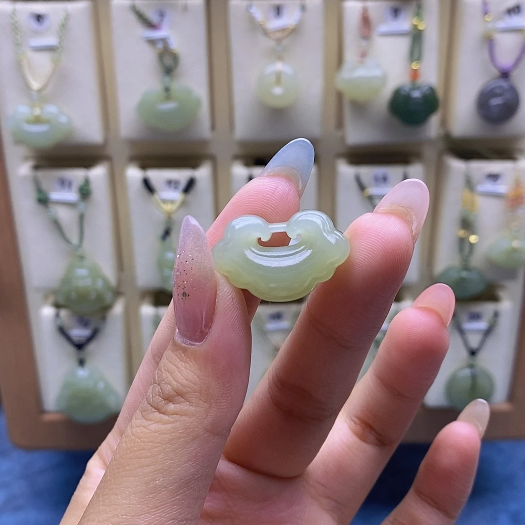 和田玉未镶嵌颈饰S****装