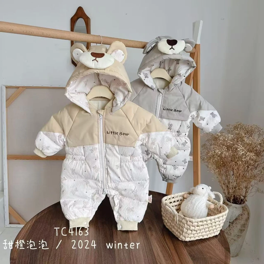 冬款冬季新生儿婴儿连体衣外出服满印小熊收腰白鸭绒羽绒服4163