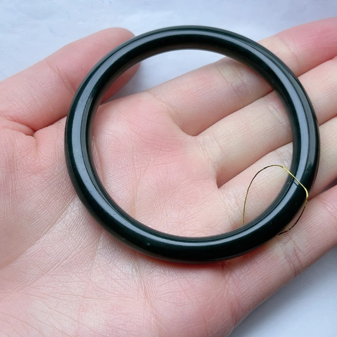 和田玉手镯56圈口。k k未镶嵌