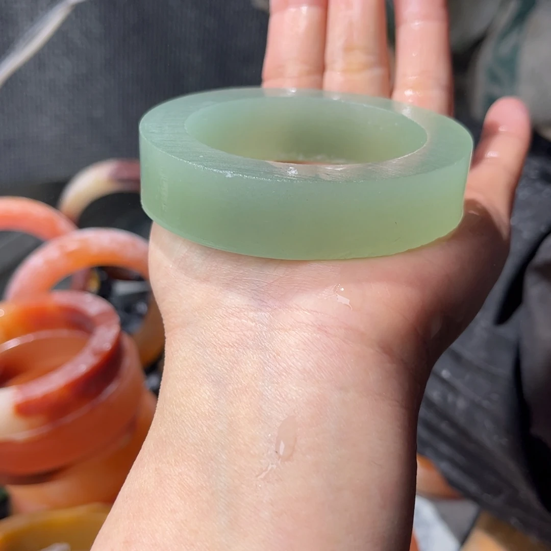 ****场石英质玉未镶嵌手镯定制