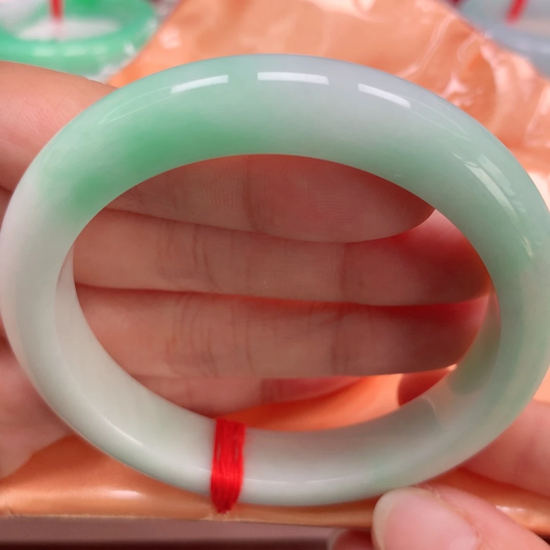 翡翠未镶嵌手镯冰胶果绿