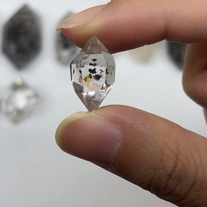 水晶颈饰未镶嵌双尖散墨闪灵钻