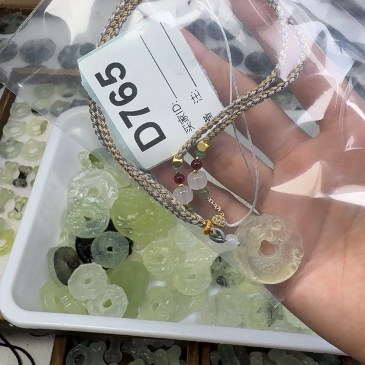 锅***大蛇纹石玉未镶嵌吊坠