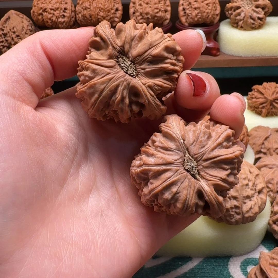 文玩核桃吊坠43白狮子