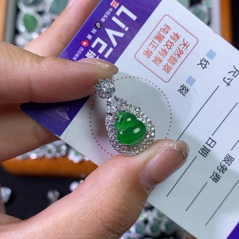 【闪购商品】翡翠颈饰未镶嵌睡***.天然