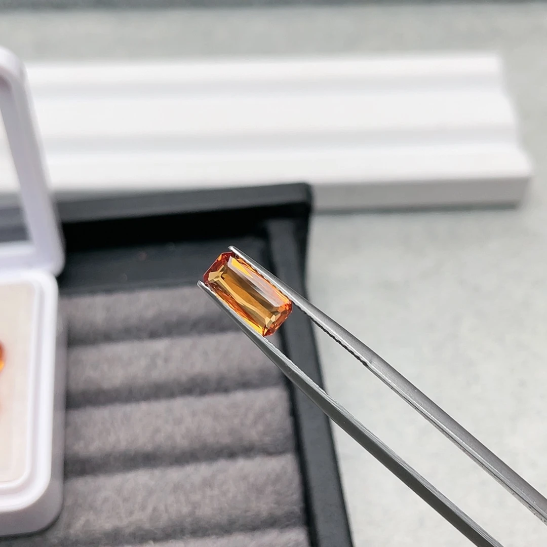 石榴石（芬达石）裸石未镶嵌1.71ct汽水色玻璃体芬达石