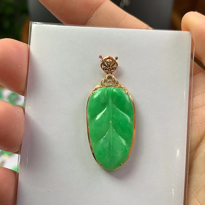 翡翠18K金镶嵌颈饰翡翠