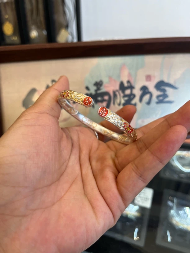 足银珐琅手镯 足银999.9荷花卷草纹约31克手工镯子