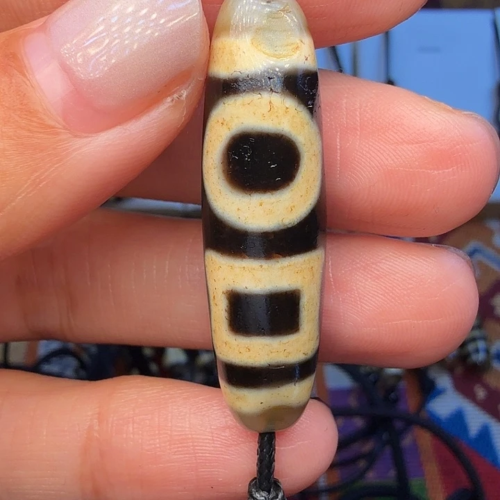 布***式只买单纯的吊坠，没带链子，属的性质。