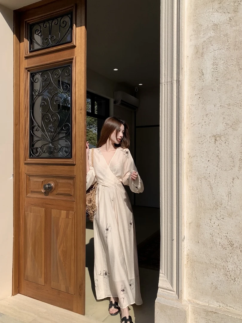 Breezy Z 长袖V领印花连衣裙女春季新款高腰A字裙度假裙 BZ4KSZ11