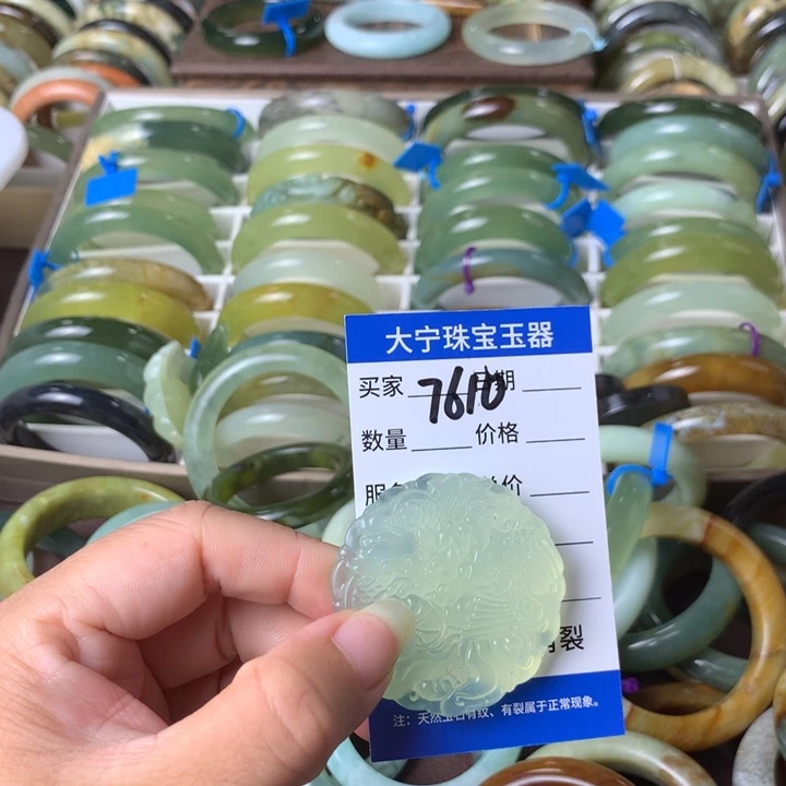 未镶嵌蛇纹石玉颈饰7610