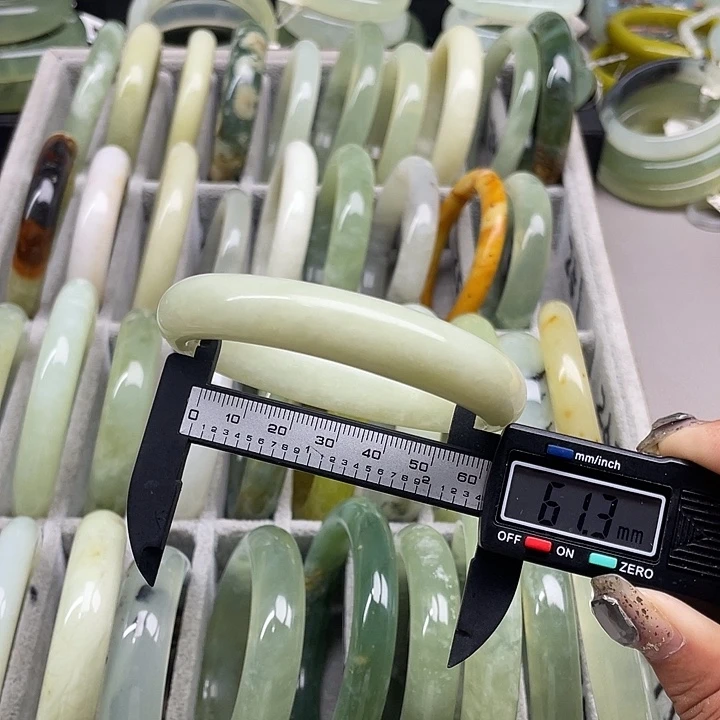 蛇纹石玉未镶嵌手镯251