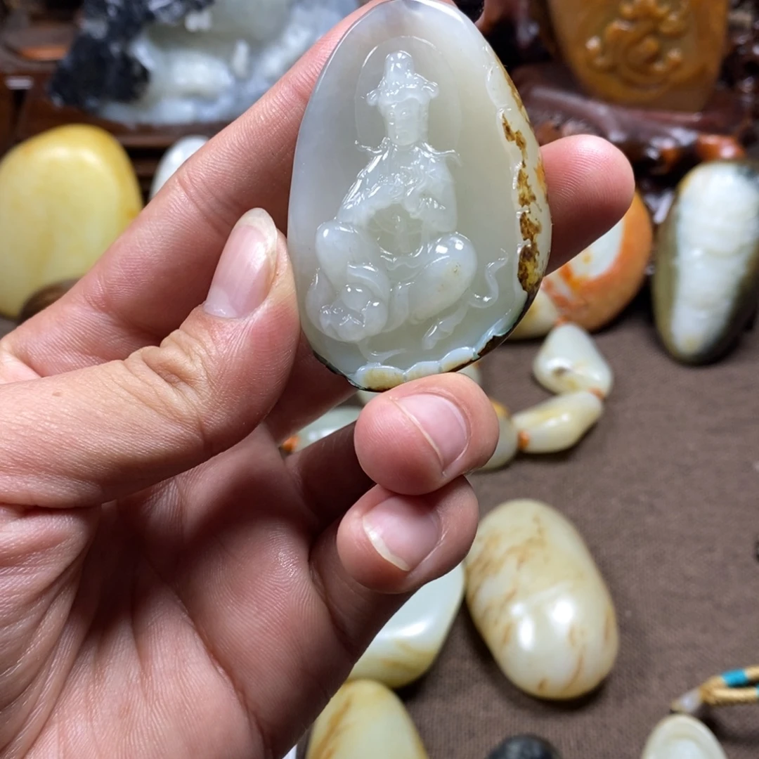 和田玉未镶嵌把件