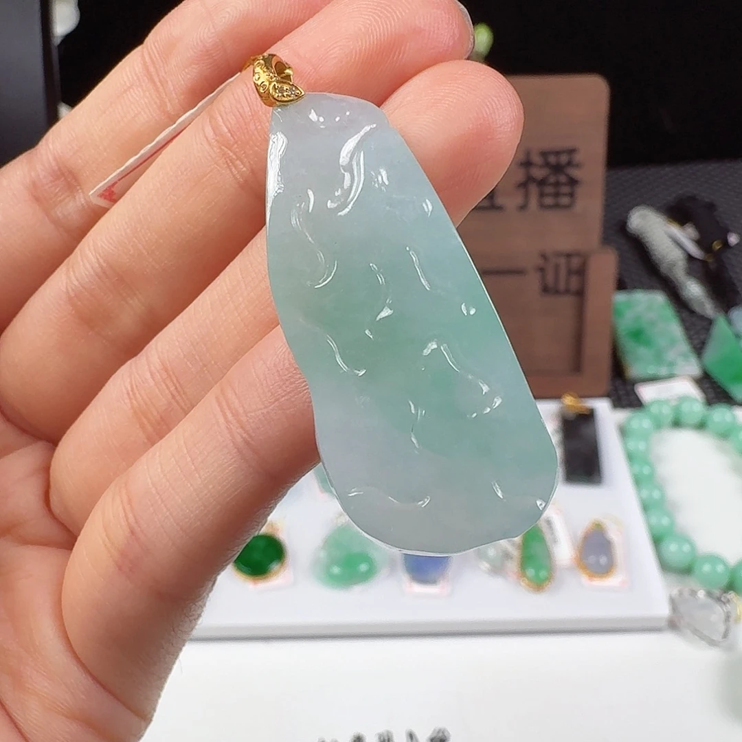翡翠18K金镶嵌颈饰