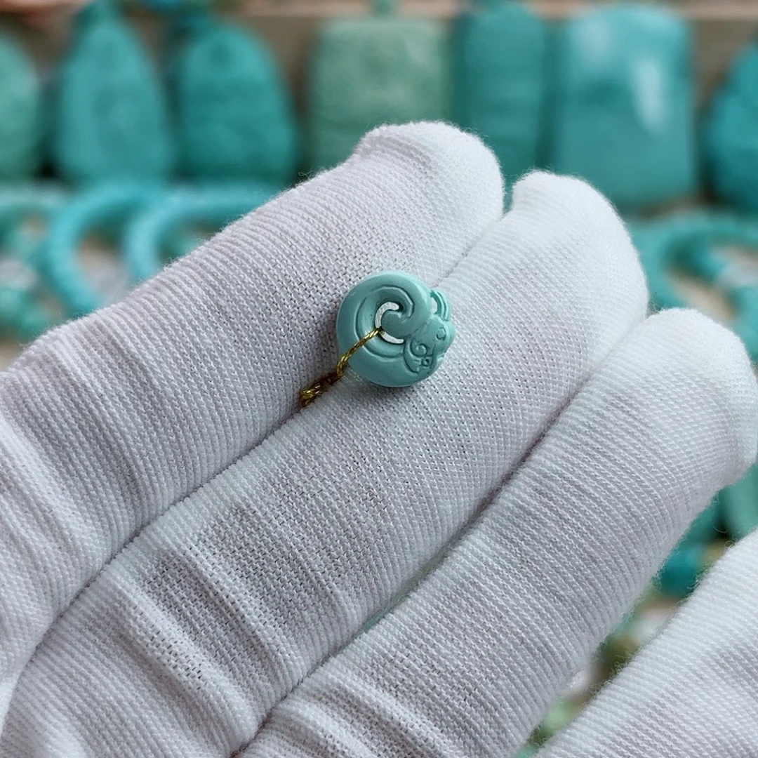 绿松石未镶嵌珠宝奇石