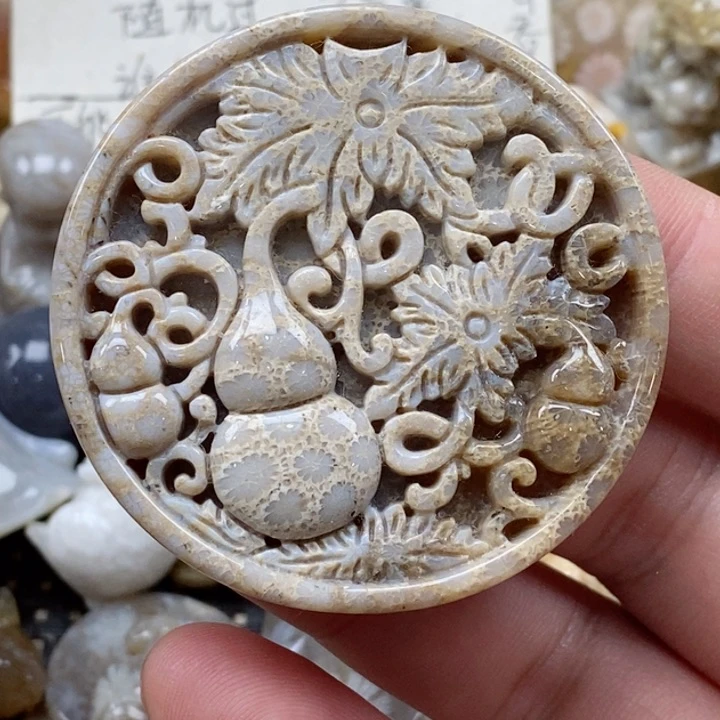 颈饰未镶嵌硅化珊瑚（珊瑚玉）有瑕