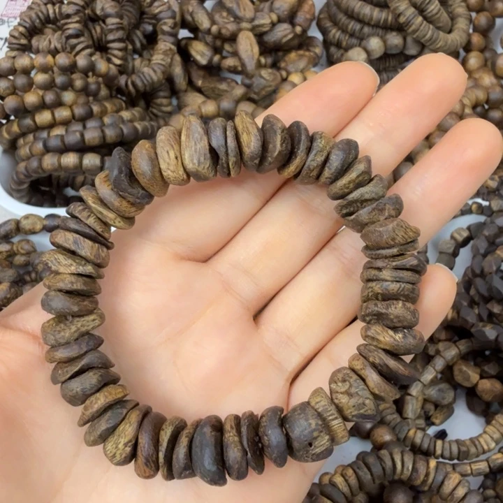 沉香手串沉香绿奇楠树丁壳子高油16