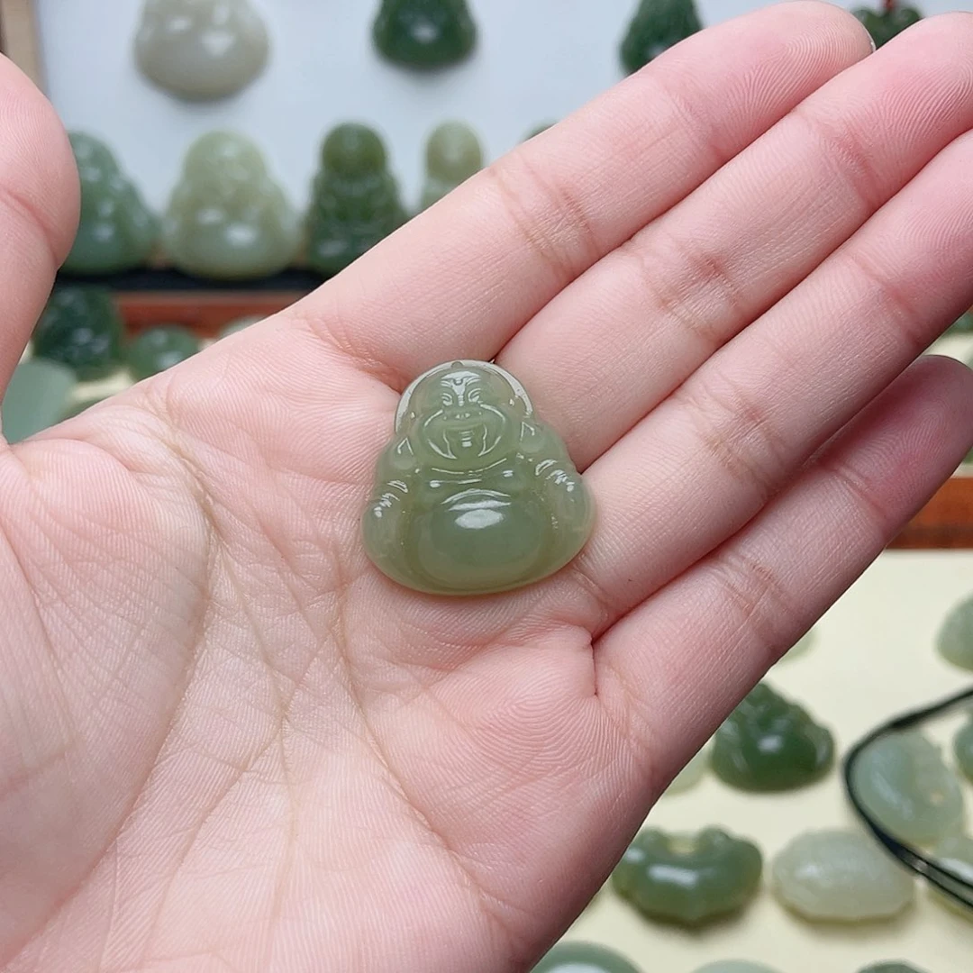 和田玉颈饰未镶嵌关****?