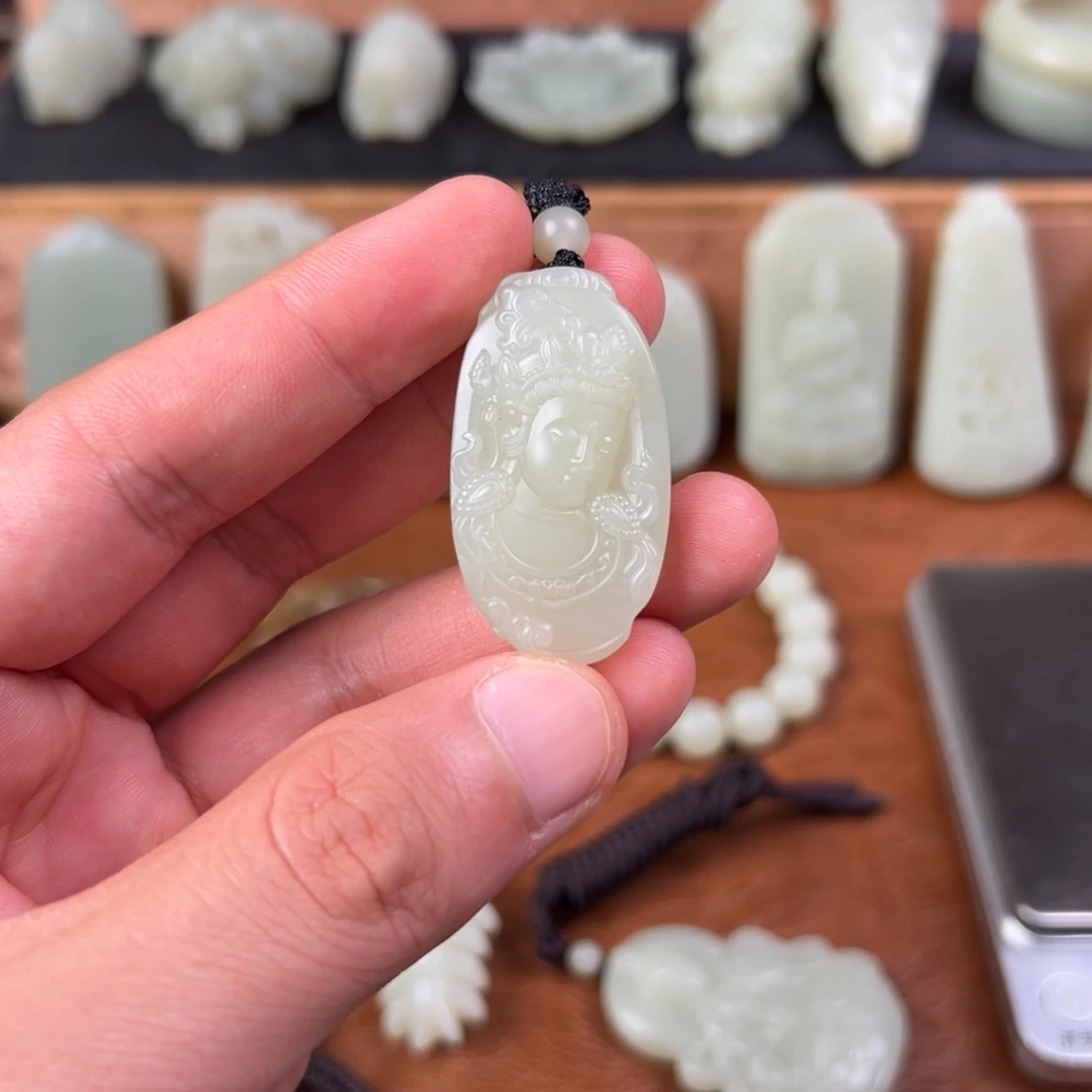 和田玉（青白玉）未镶嵌颈饰