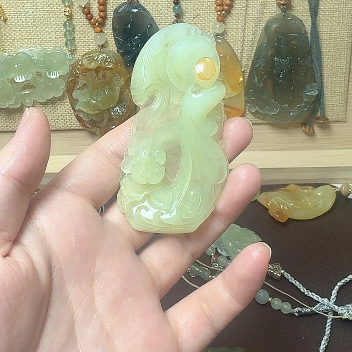 多***吧蛇纹石玉未镶嵌颈饰