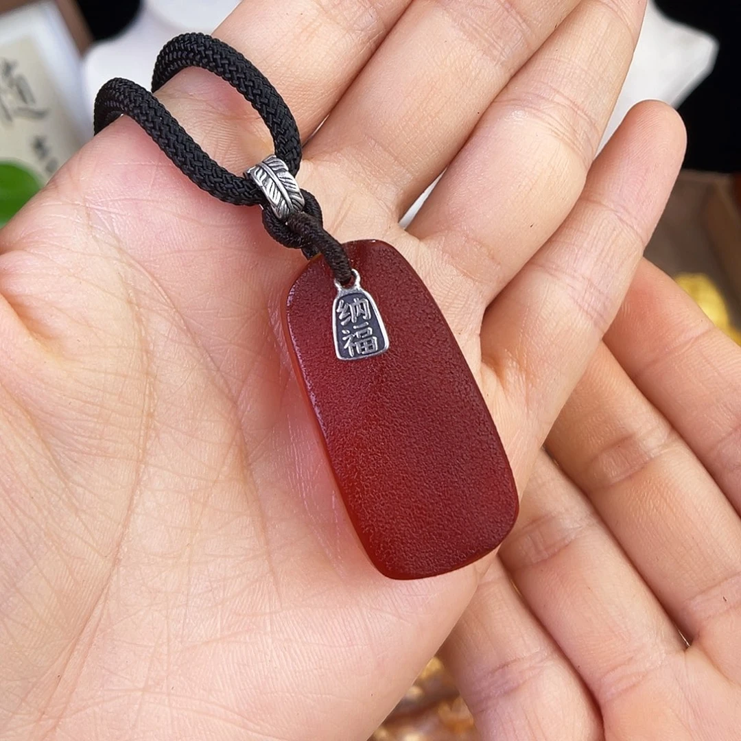 琥珀珠宝奇石未镶嵌。