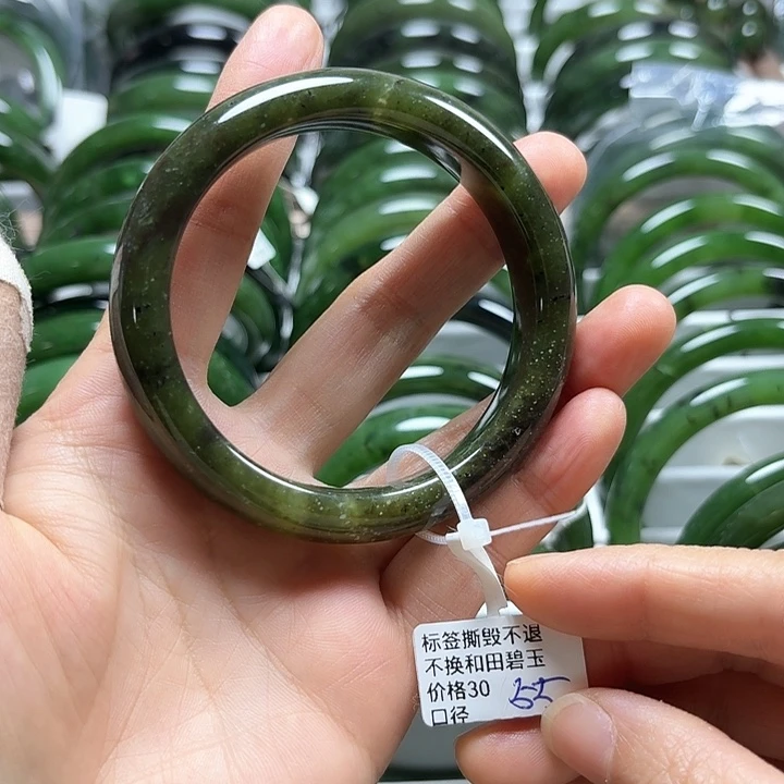 和田玉（碧玉）未镶嵌手镯正圈55有瑕