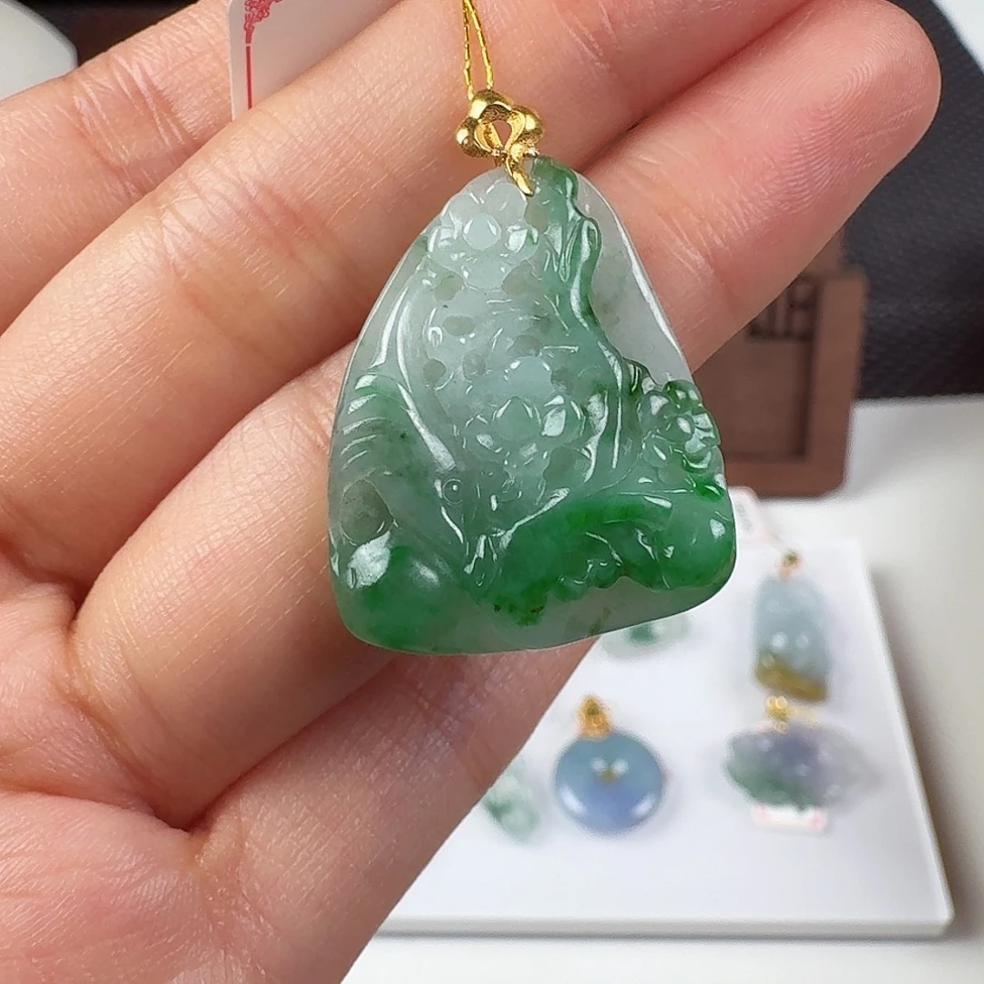 翡翠18K金镶嵌颈饰