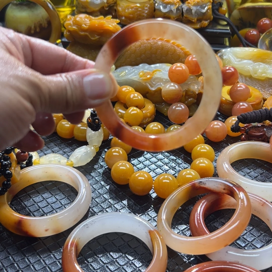石英质玉未镶嵌颈饰