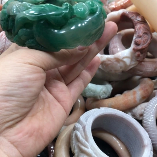 未镶嵌石英岩玉珠宝奇石醉*花