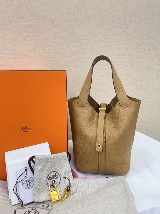99新 Hermes/爱马仕 爱马仕hermes 饼干色金扣菜篮子U刻TC皮 18