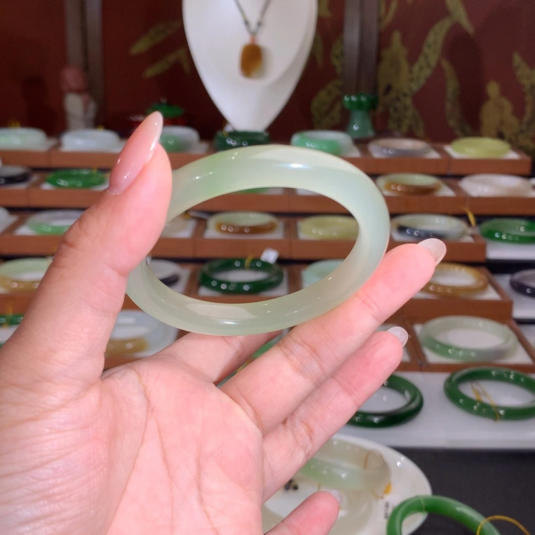 和田玉未镶嵌手镯