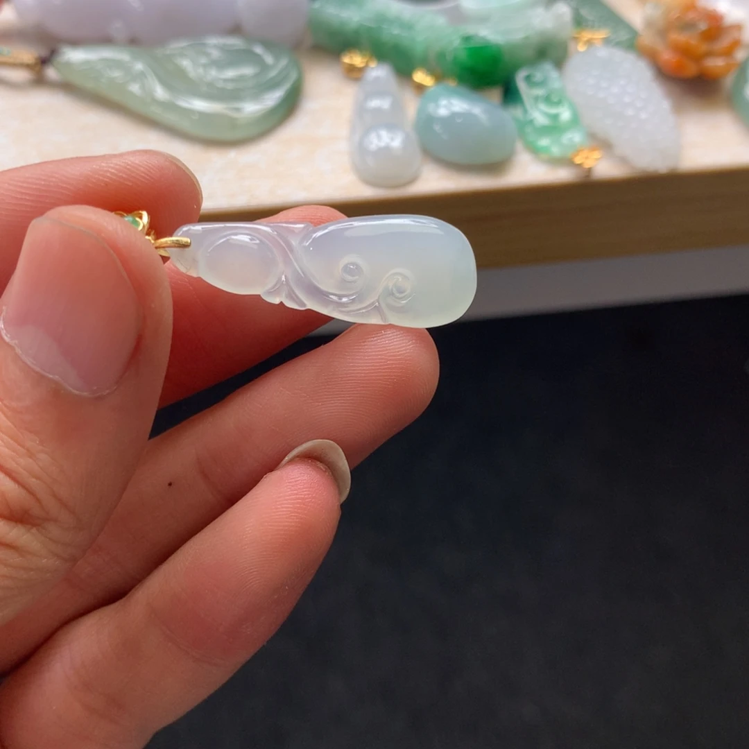 翡翠未镶嵌颈饰吊坠