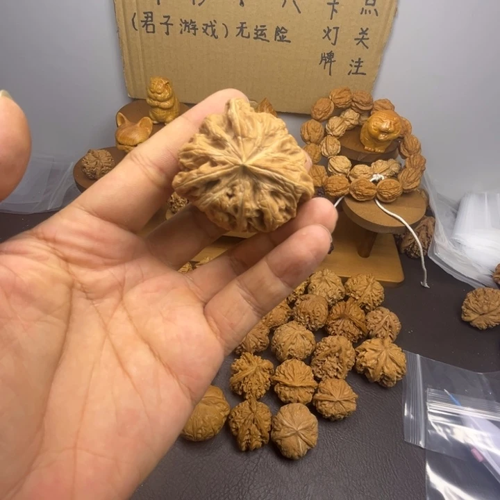 喵***喵桃核吊坠三棱小众