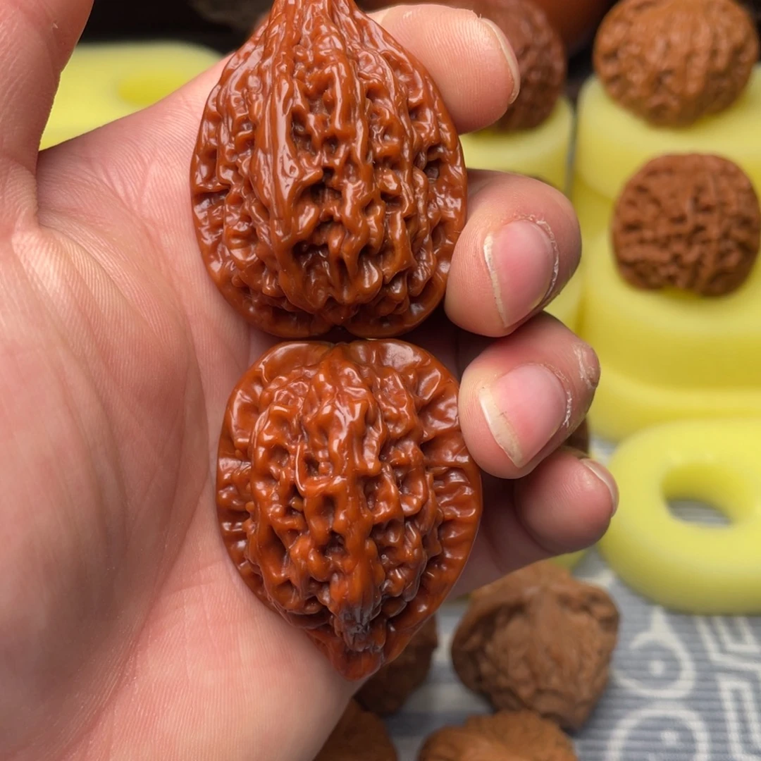 把件文玩核桃十三陵鸡心