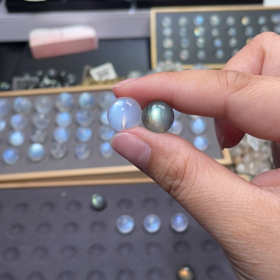 浅***汐长石裸石灰月光单珠直径11.3m蓝月光单珠直径12.4m