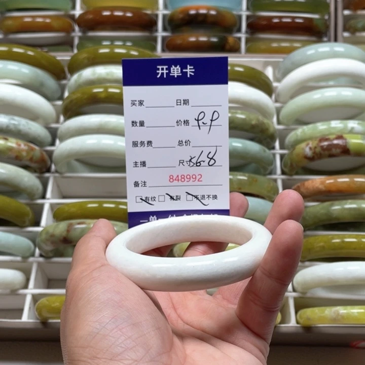 蛇纹石玉手镯未镶嵌顾*啊