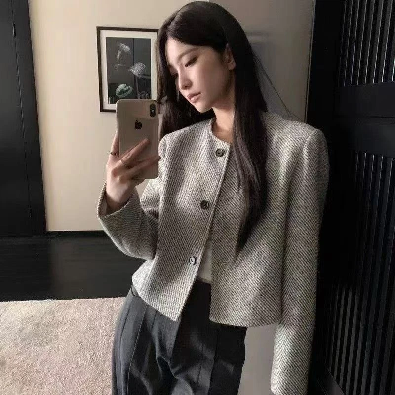 2025年秋季新款气质名媛小香风复古单排扣宽松显瘦百搭外套女